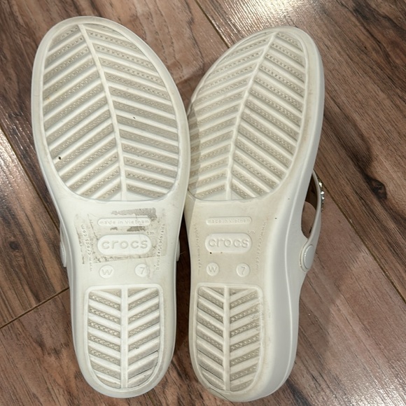 CROCS SANRAH WEDGE flip flops. White and gold. EUC and I mean EXCELLENT - Picture 4 of 7